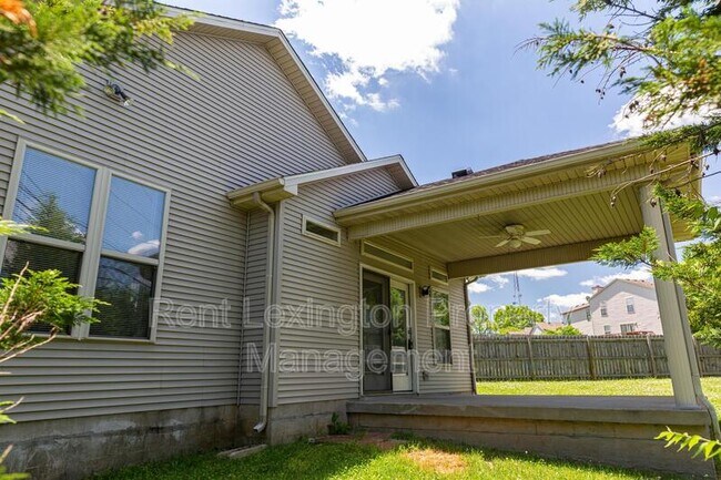 Building Photo - 749 Whispering Brook Trce
