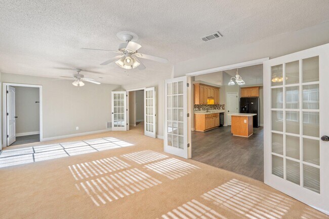 Building Photo - 654 Territory Ln
