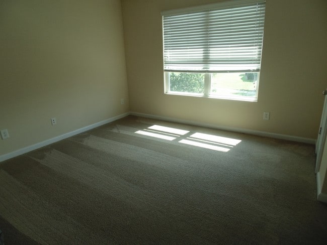 Building Photo - 142 Bridgewater Cir