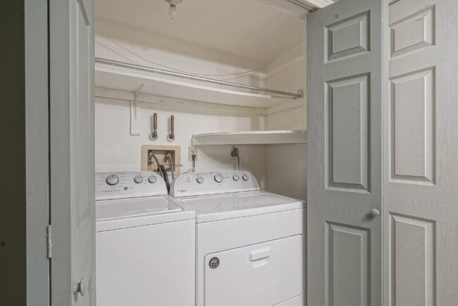 Building Photo - 2004 Augusta Cir