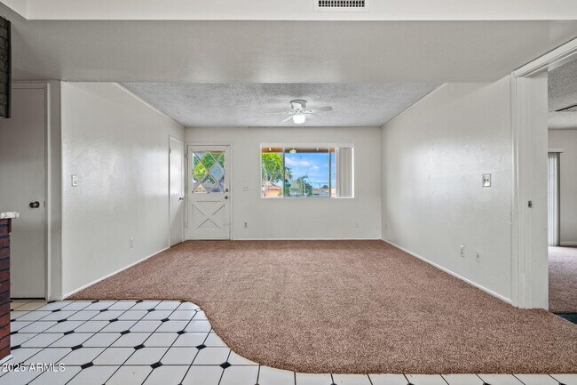 Building Photo - 13 E Desert Dr