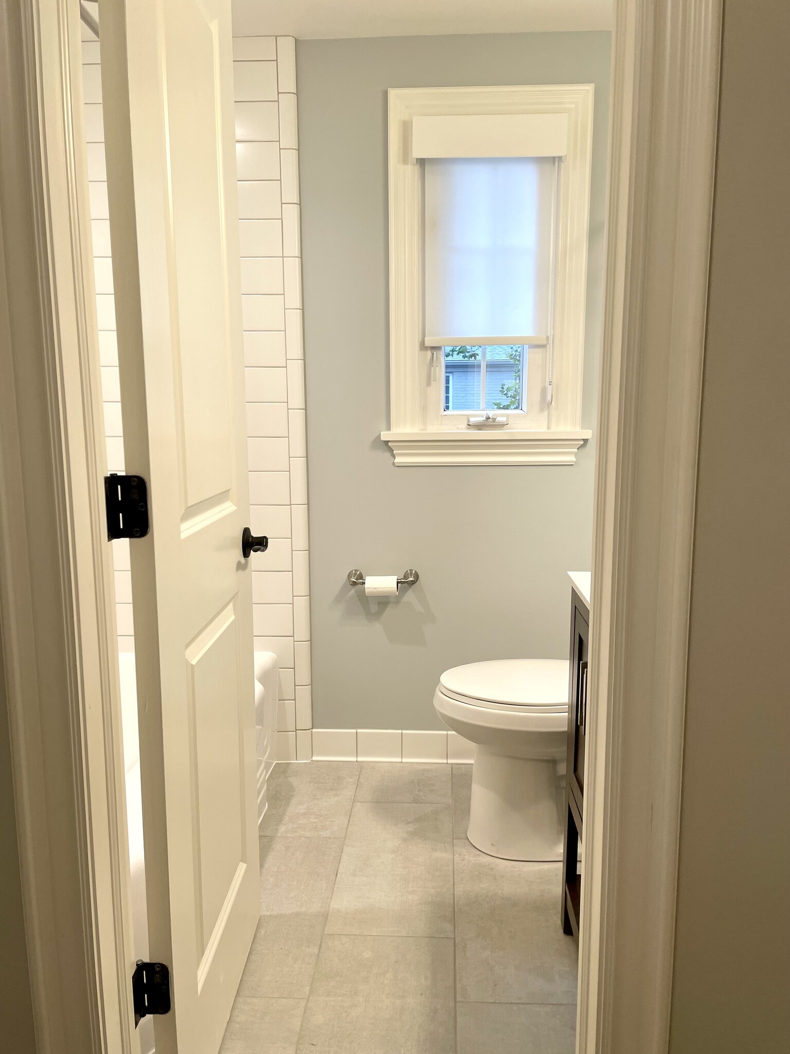 Bathroom at the top of the stairs - 1608 Graefield Rd