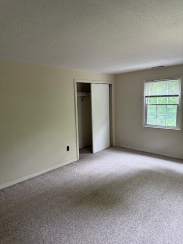Building Photo - 607-609 Flat Hill Rd