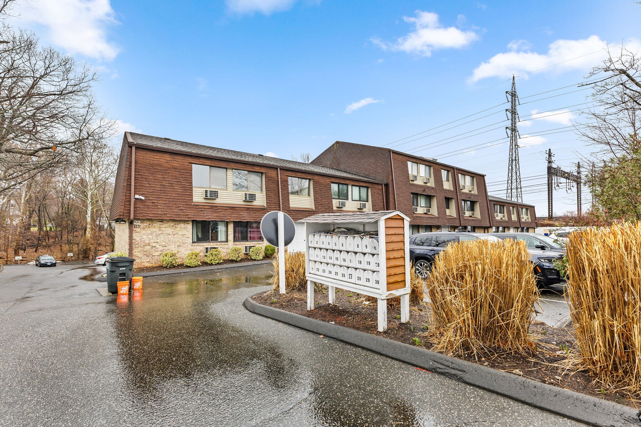 Building Photo - 22 Radio Pl