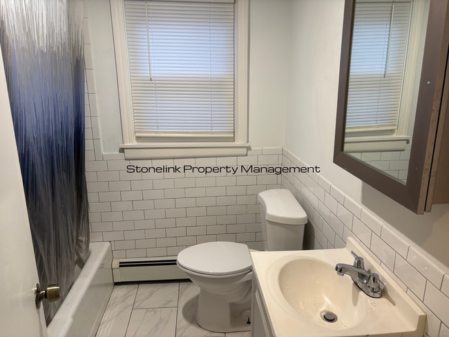 Building Photo - 687 Charles St