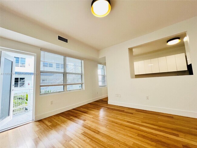 Building Photo - 960 Bay Dr