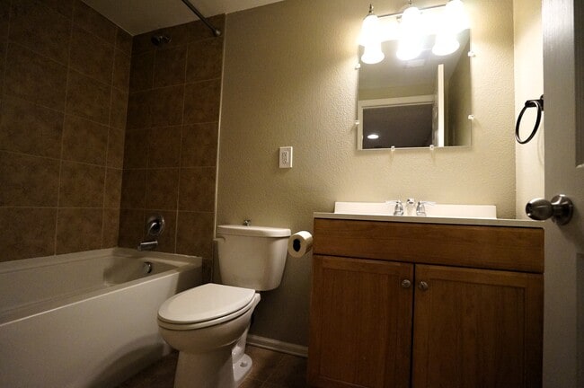 Building Photo - 5221 Hudson Cir