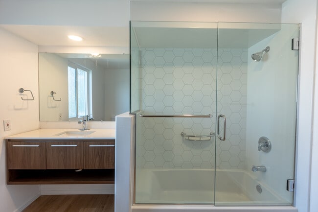 Building Photo - 1855 Alpha St