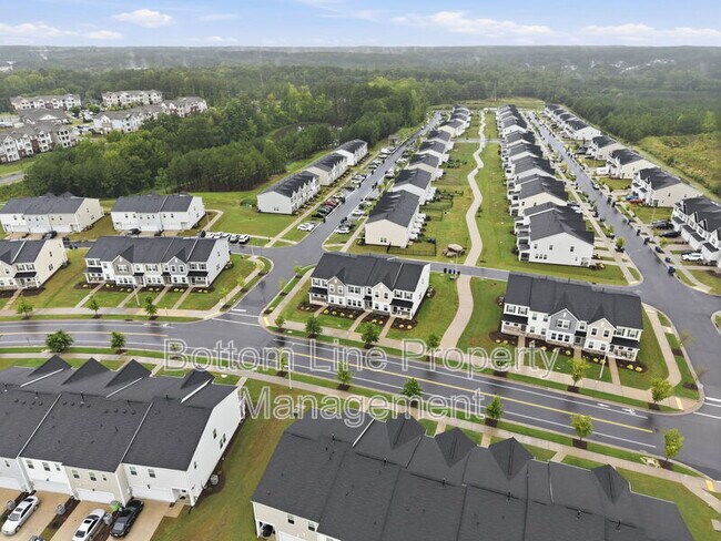 Building Photo - 2312 Kasota Ln