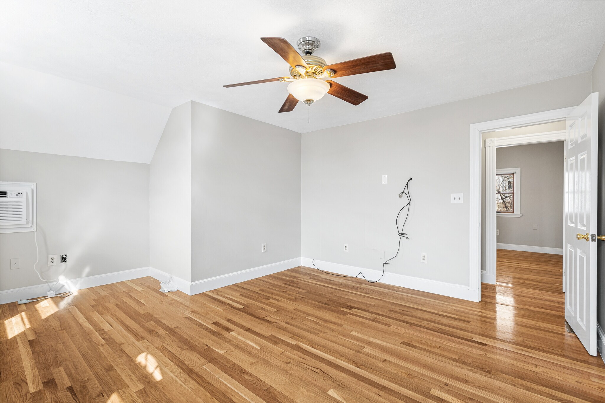 Building Photo - 1 Oak Grove Ct