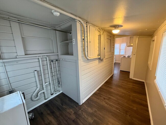 Building Photo - Monroe 1 Bedroom Home