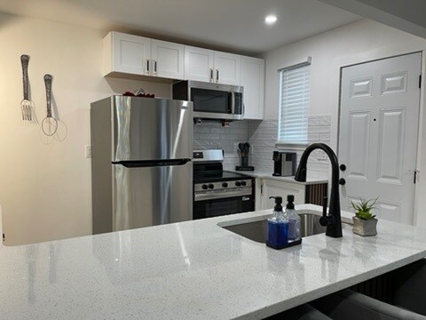 Building Photo - 446 Marquette Dr