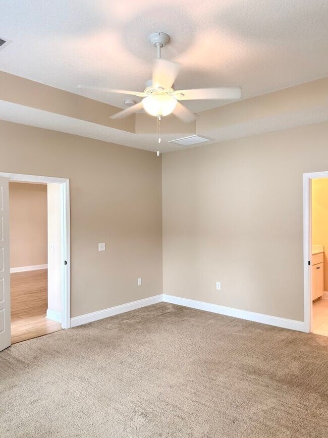 Building Photo - 124 The Villas Wy