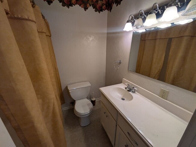 Building Photo - 717 Riffle Ave