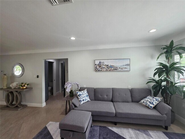 Building Photo - 3435 Overlook Dr NE