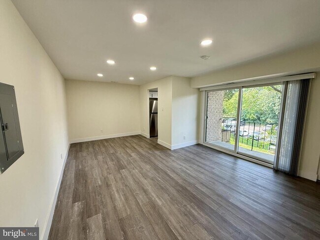Building Photo - 8030 Ditman St