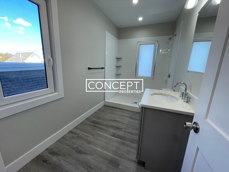 Building Photo - 84 Fayston St