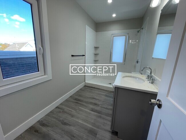 Building Photo - 84 Fayston St