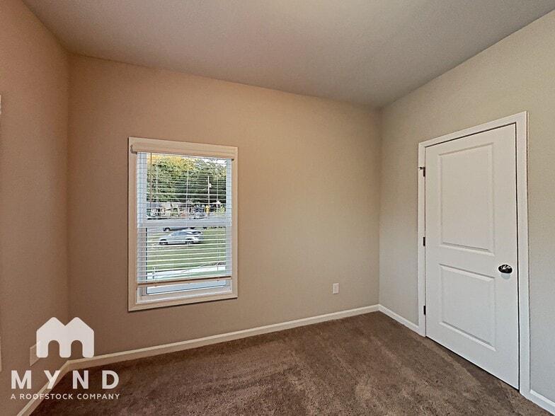 Building Photo - 2861 Regal Park Dr NW