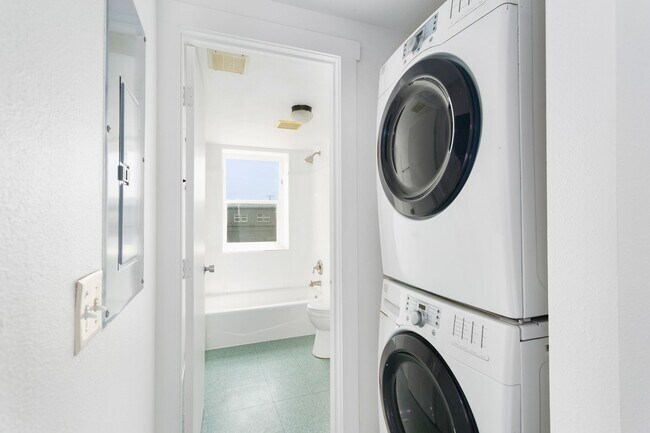 Building Photo - 5236-5240 South Tacoma Way