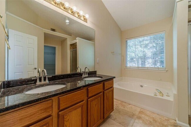 Building Photo - 934 Dominion Walk Dr SW