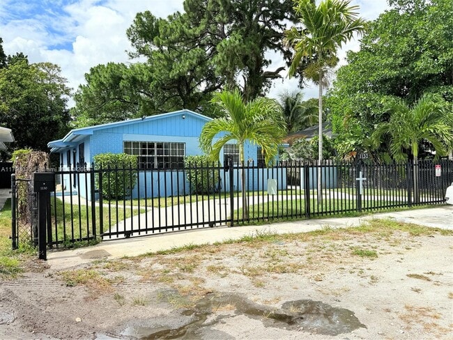 Building Photo - 1130 Kasim St