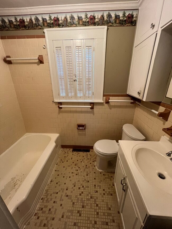 Building Photo - 1409 W Circle Dr
