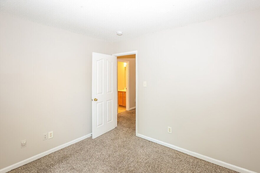 Building Photo - 15738 De Havilland Dr