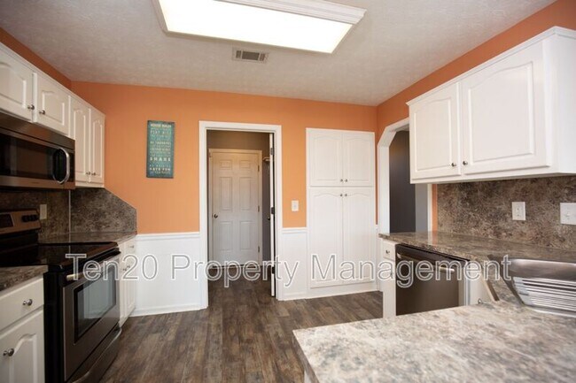 Building Photo - 202 Plum Ct