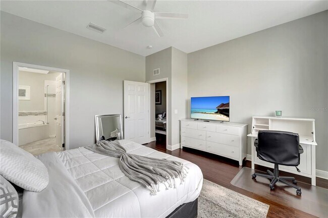 Building Photo - 8436 Miramar Way