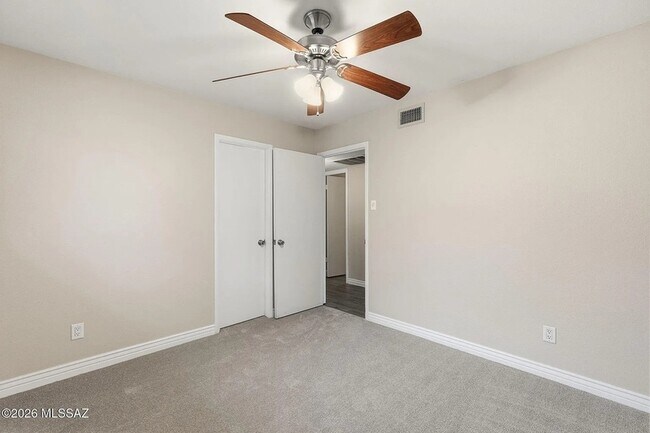 Building Photo - 4526 S Terrace Rd