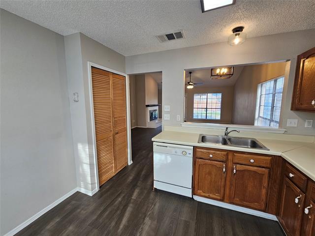 Building Photo - 824 Bailey Dr