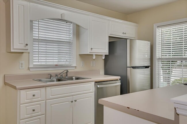 Building Photo - 8035 Reagan Cir