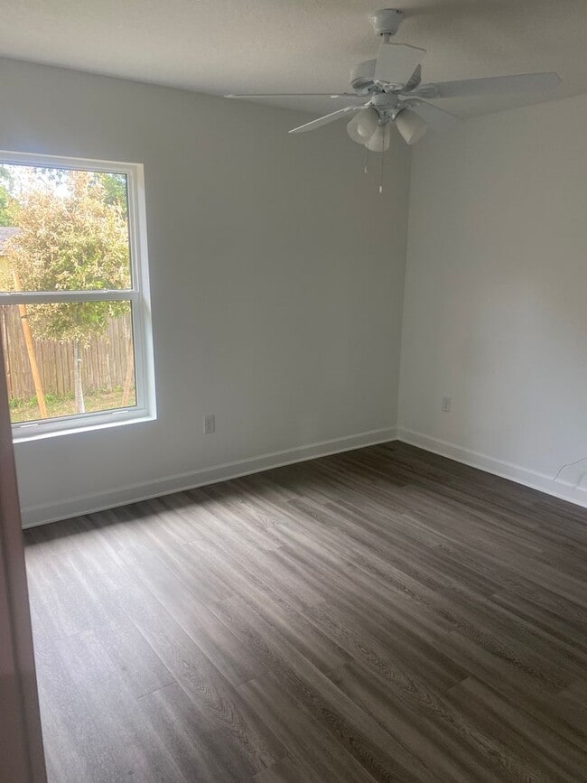 Building Photo - 2 bedroom, 2 bath home for rent