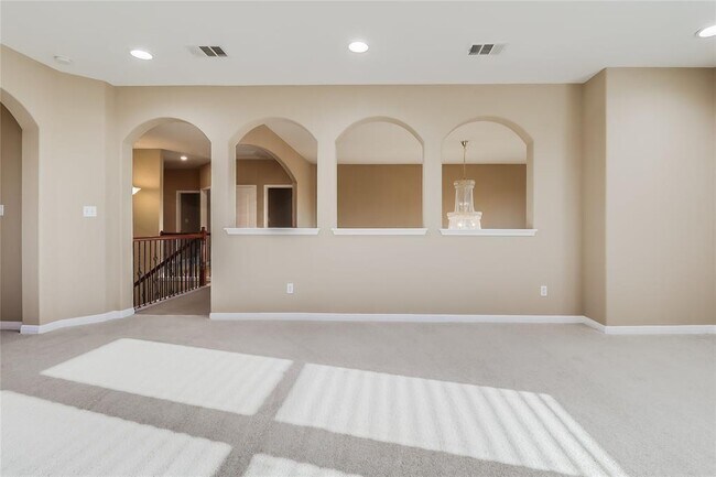 Building Photo - 401 Silver Trail