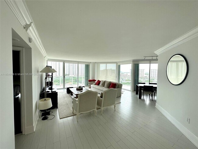 Building Photo - 16500 Collins Ave