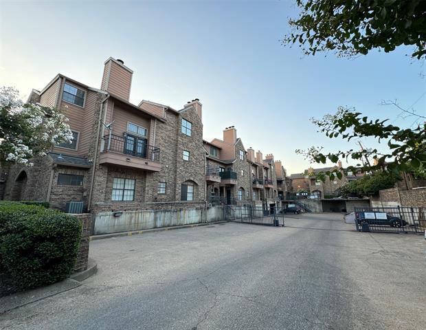 Building Photo - 6000 Auburndale Ave