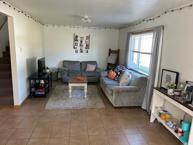 Building Photo - 1505 Springbrook Dr