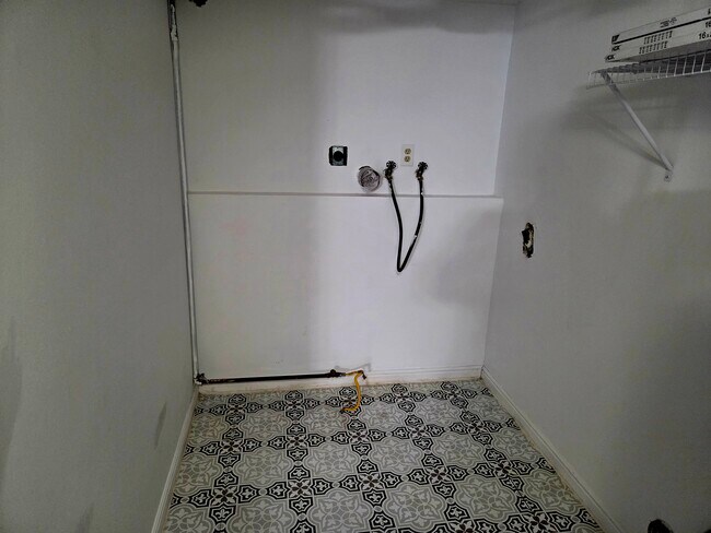 Building Photo - 1968 E 5850 S