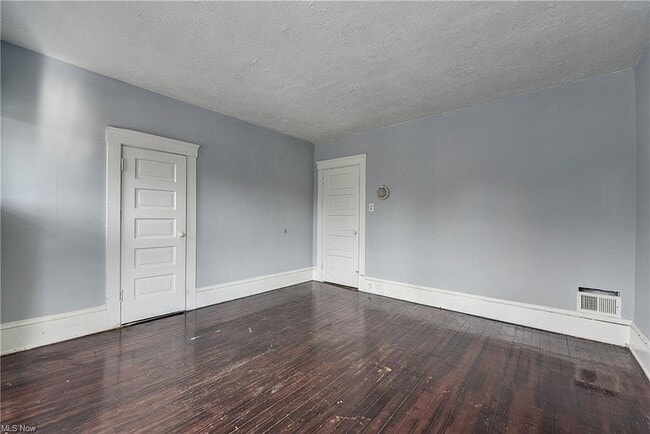 bedroom - 1377 Cove Ave