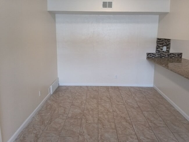 Building Photo - 2-bedroom, 2-bathroom home located in the vibrant city of Albuquerque