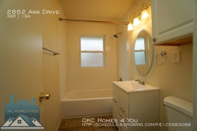 Building Photo - Move-In Specials