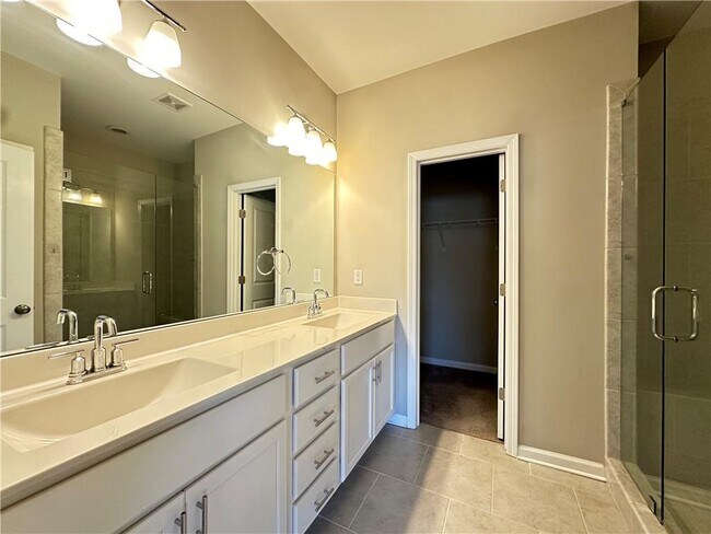 Building Photo - 6550 Cortland Walk