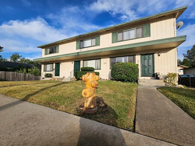 Primary Photo - 131 Knoll St