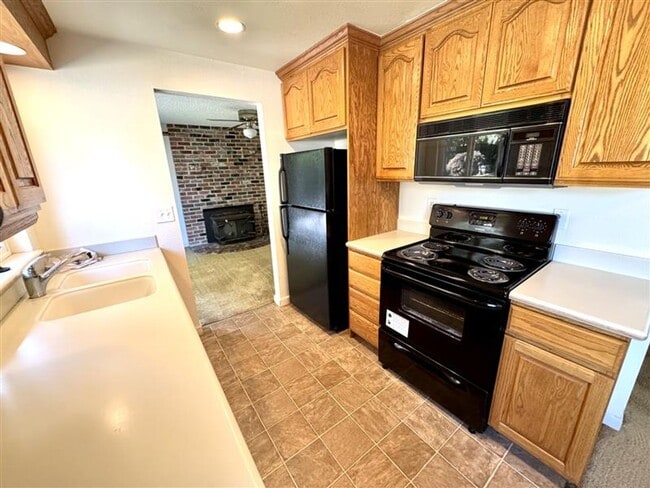 Building Photo - Spacious 3-Bedroom Home with Large Deck