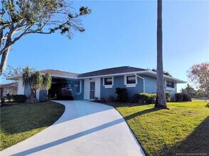 Building Photo - 5211 SE Sea Island Way
