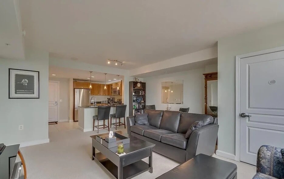 Building Photo - 2451 Midtown Ave