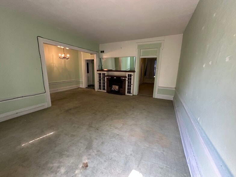 Building Photo - 926 Diamond Park