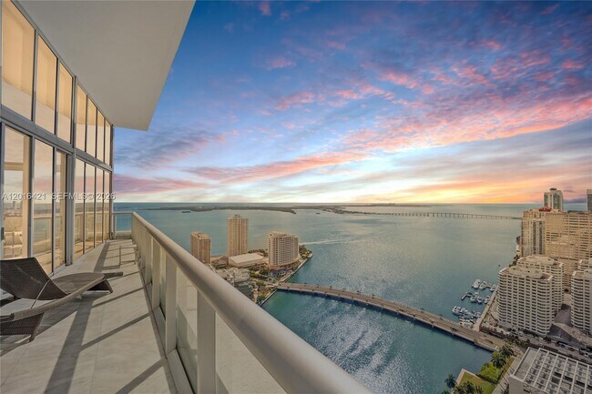 Building Photo - 495 Brickell Ave