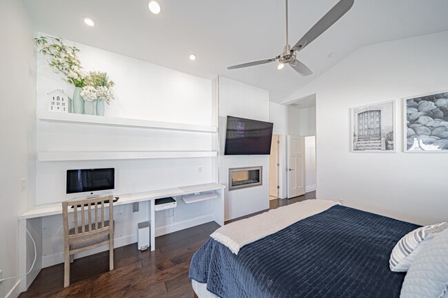 Building Photo - 949 Greenwillow Ln